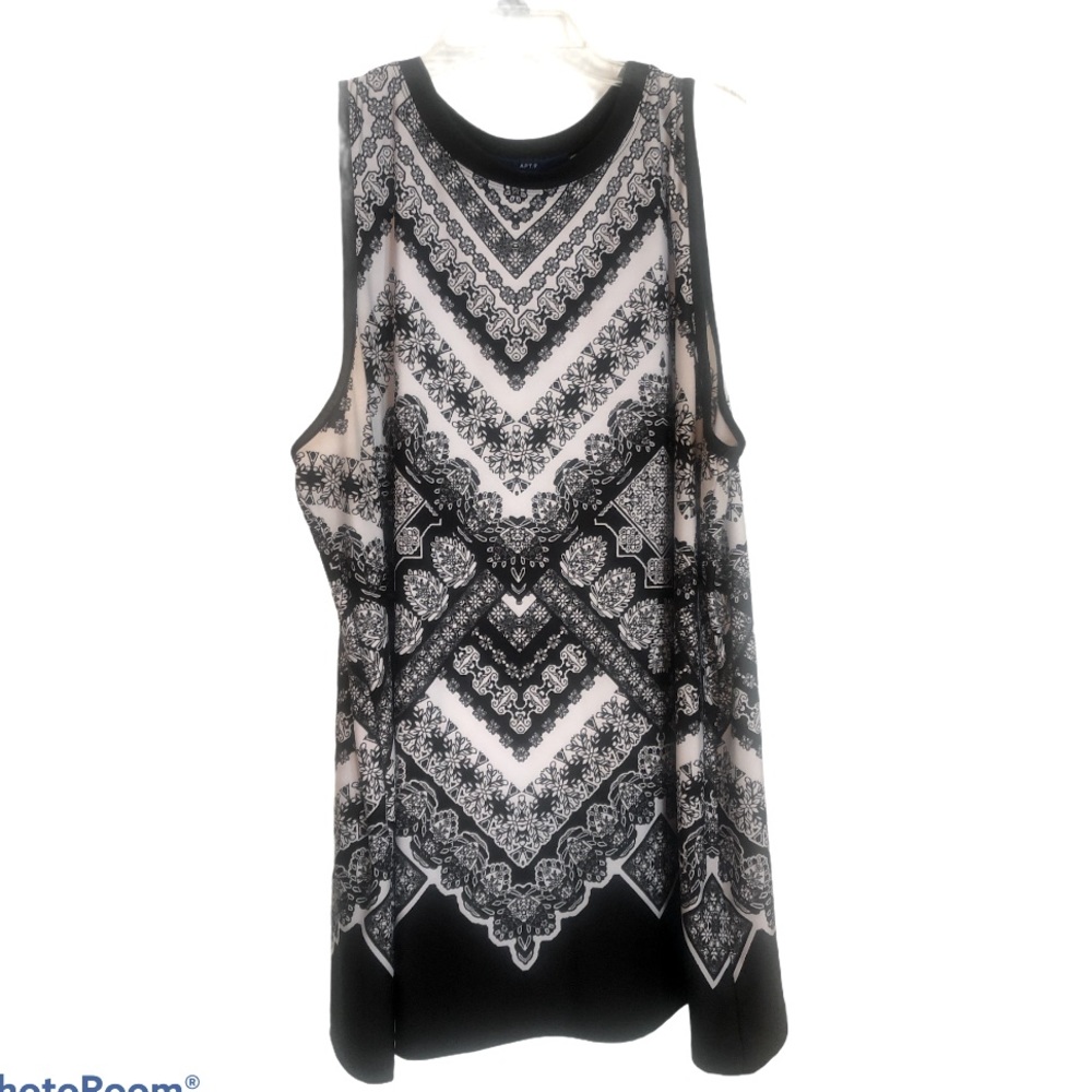 Women’s tank by Apt. 9